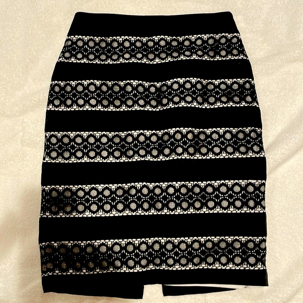 White House black market size 0